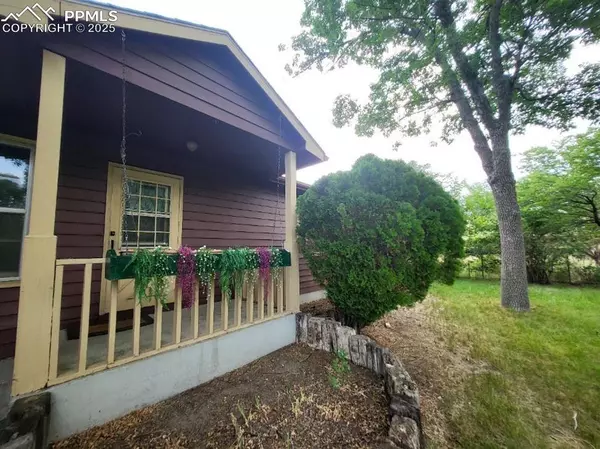 Pueblo, CO 81006,2233 Daniel RD