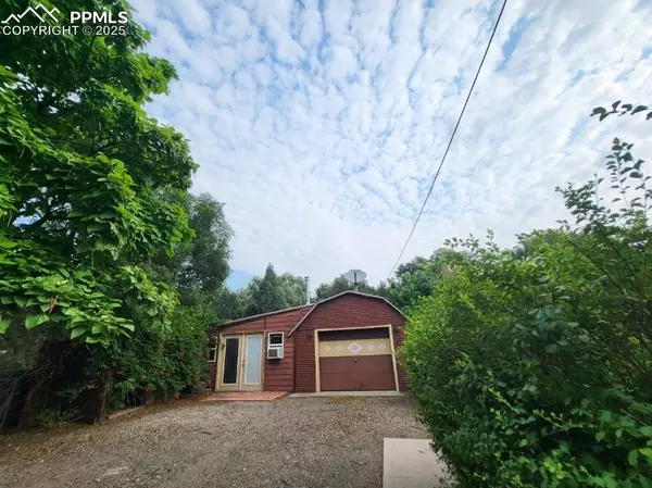 Pueblo, CO 81006,2233 Daniel RD