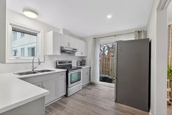 Beacon Hill North - South And Area, ON K1J 7T5,837 EASTVALE DR #26