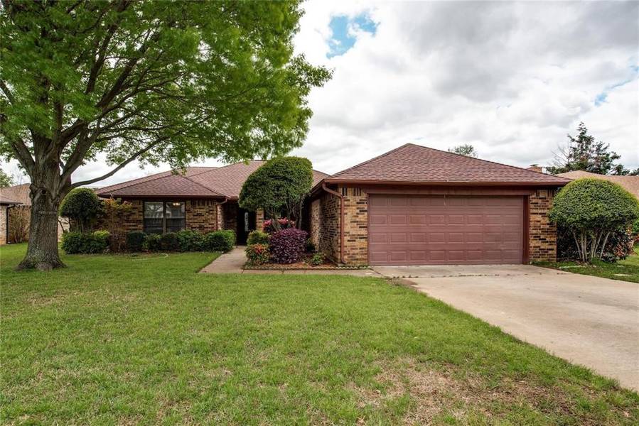 8966 Hialeah Circle S, North Richland Hills, TX 76182