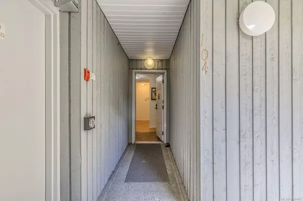 Nanaimo, BC V9S 5P1,2560 Departure Bay Rd #104