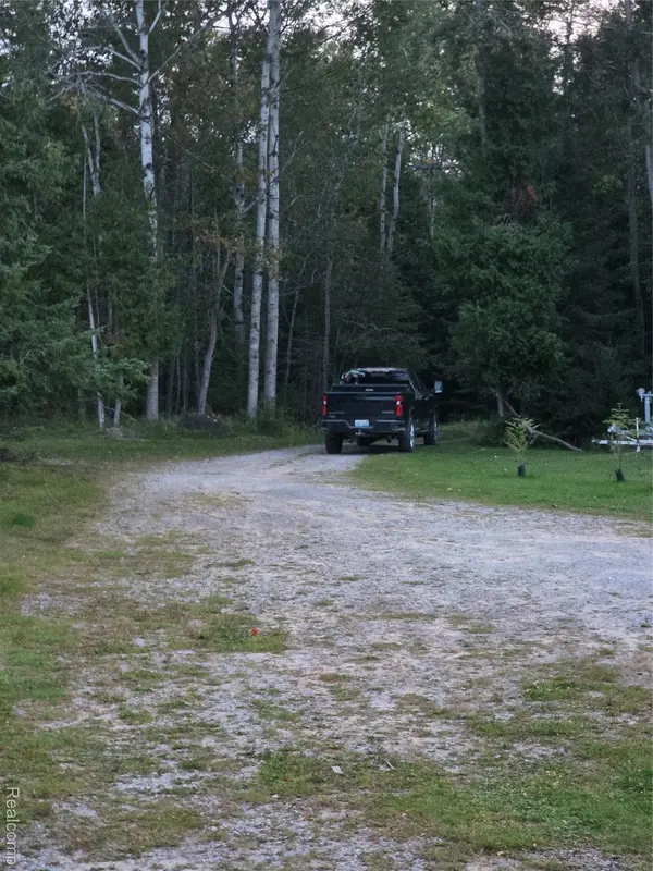 5136 Hardwood TRL, Alcona Township, MI 49747