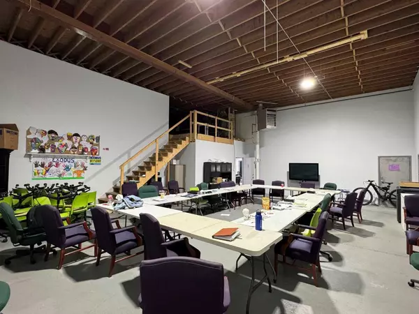 Lethbridge, AB T1H 2K8,215-219 12B ST N