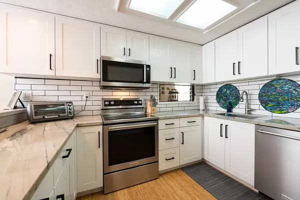 Kailua-kona, HI 96740,78-7070 ALII DR #D306