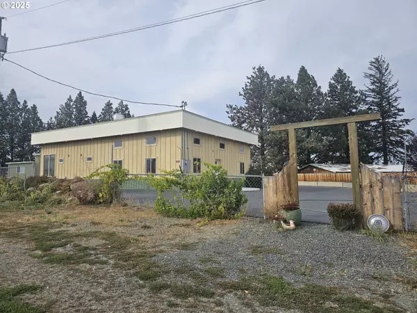 995 3rd ST, North Powder, OR 97867