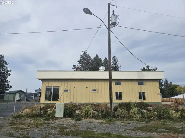 995 3rd ST, North Powder, OR 97867