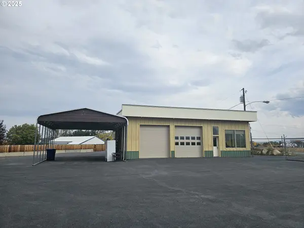 995 3rd ST, North Powder, OR 97867