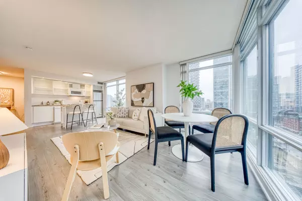 Toronto C01, ON M5V 3Z1,25 Telegram Mews #1902