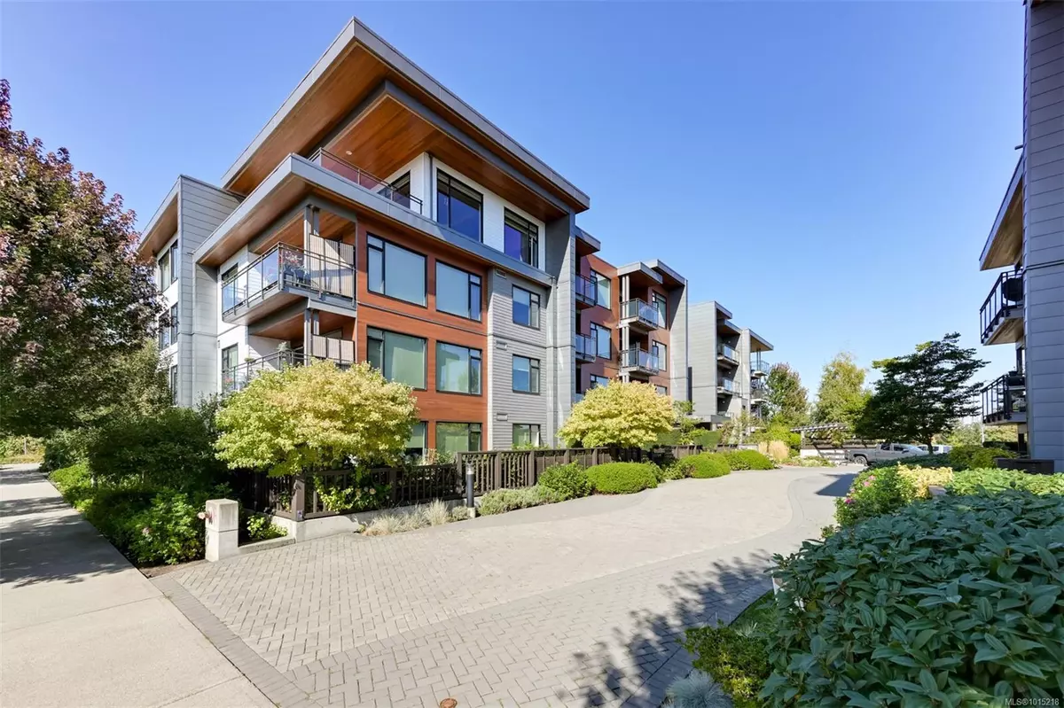 Saanich, BC V8Z 0E1,3815 Rowland Ave #407