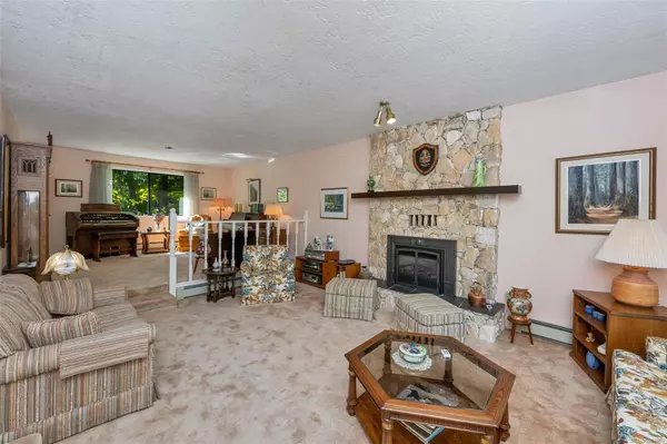 North Saanich, BC V8L 5G6,735 Cromarty Ave