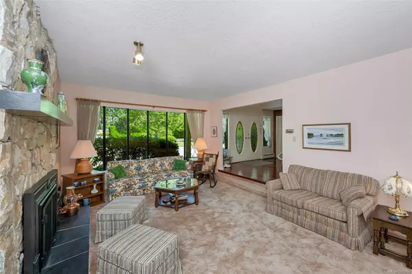 North Saanich, BC V8L 5G6,735 Cromarty Ave