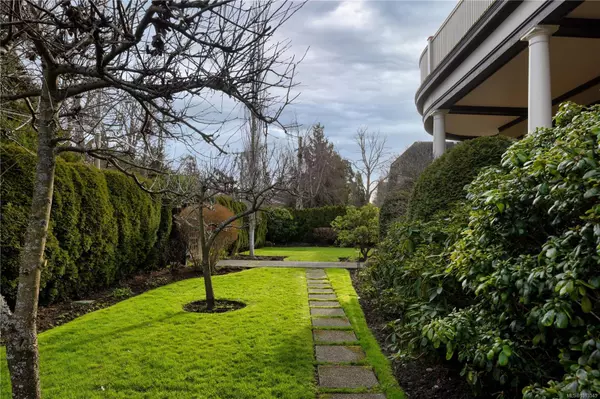 Victoria, BC V8S 3P6,1030 St. Charles St