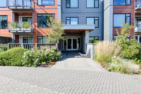 Saanich, BC V8Z 0E1,3815 Rowland Ave #407