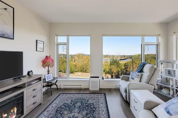 Saanich, BC V8Z 0E1,3815 Rowland Ave #407