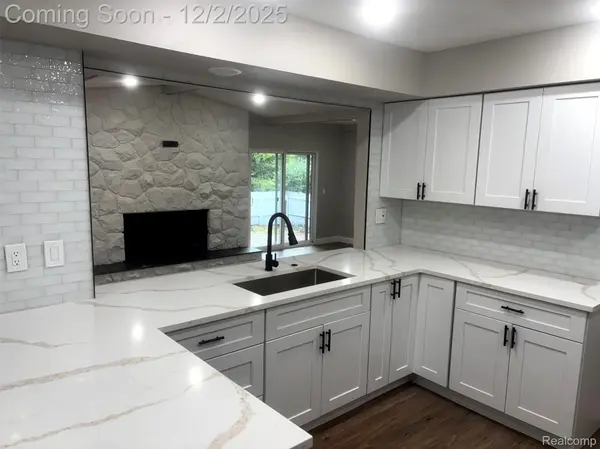 Farmington Hills, MI 48334,29621 Fernhill DR