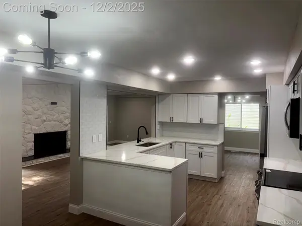 Farmington Hills, MI 48334,29621 Fernhill DR