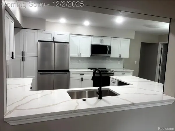 Farmington Hills, MI 48334,29621 Fernhill DR