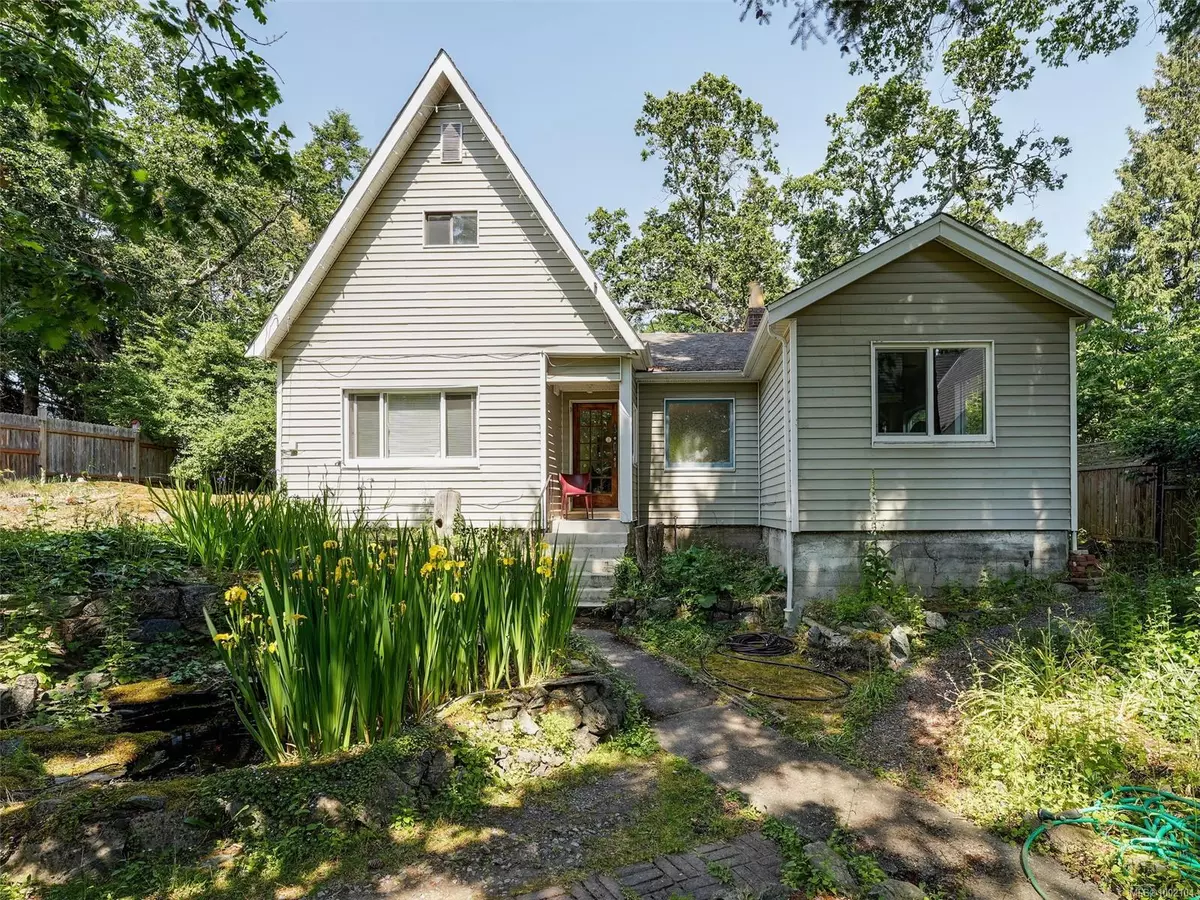 Saanich, BC V8N 1L7,2784 Tudor Ave