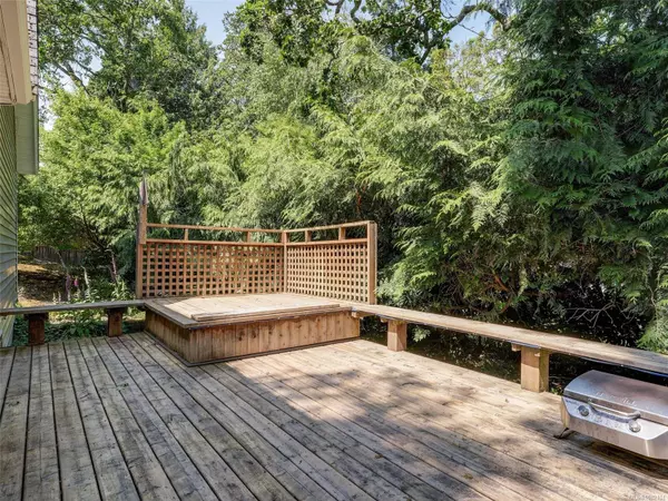 Saanich, BC V8N 1L7,2784 Tudor Ave