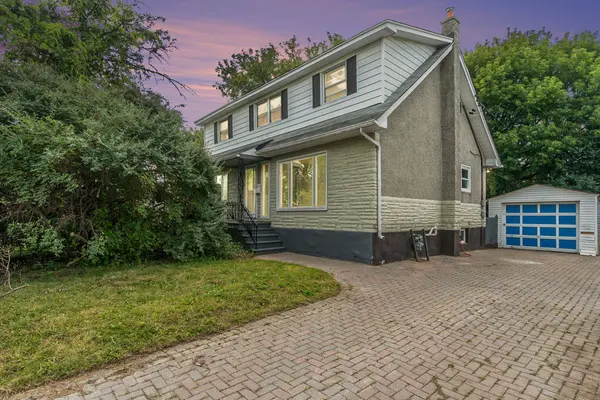 426 Blake BLVD, Vanier And Kingsview Park, ON K1K 1B1
