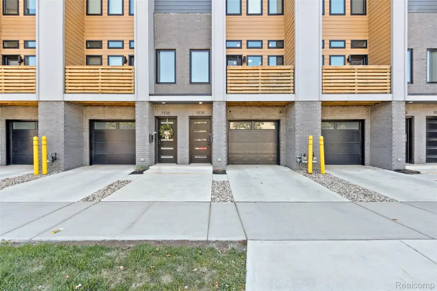 1539 Pallister #9, Detroit, MI 48206