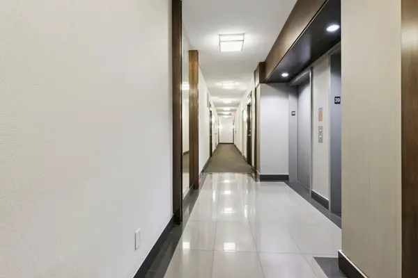 Toronto C01, ON M5E 2A1,16 Yonge ST #3904