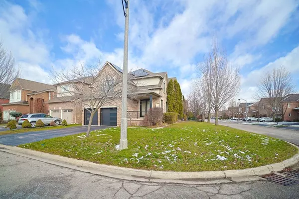 Oakville, ON L6M 4S2,2353 Woodcrest DR