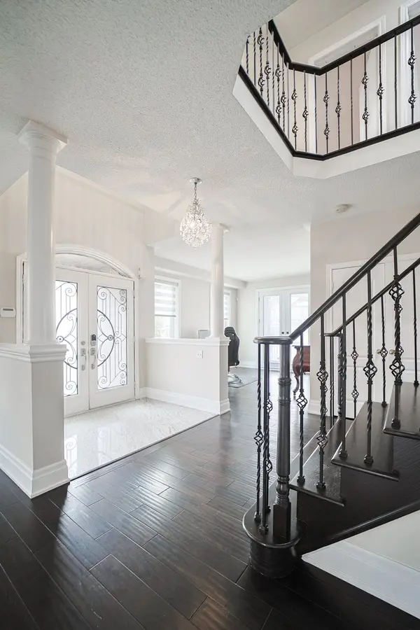 Oakville, ON L6M 4S2,2353 Woodcrest DR