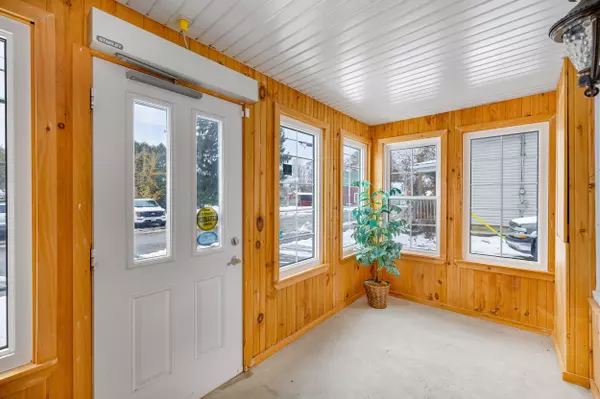 Athens, ON K0E 1B0,10 Wellington ST E