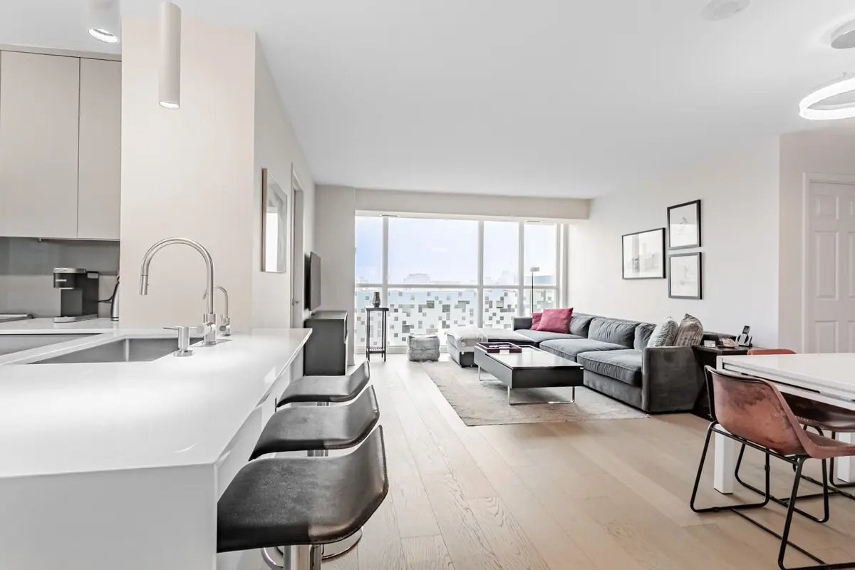 Toronto C01, ON M5T 1V2,96 St Patrick ST #1610