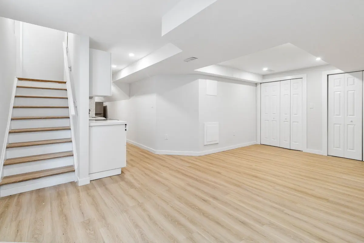 Milton, ON L9T 0T0,397 Scott BLVD #Basmt