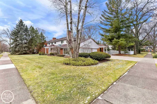 535 Ballantyne RD, Grosse Pointe Shores, MI 48236