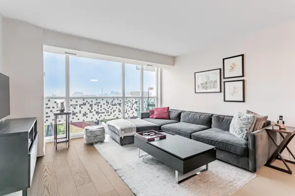 Toronto C01, ON M5T 1V2,96 St Patrick ST #1610