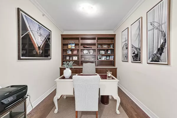 Collingwood, ON L9Y 0W2,1 SHIPYARD LN #207