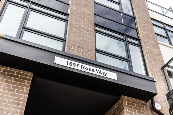 Milton, ON L9E 1N4,1597 Rose WAY #112