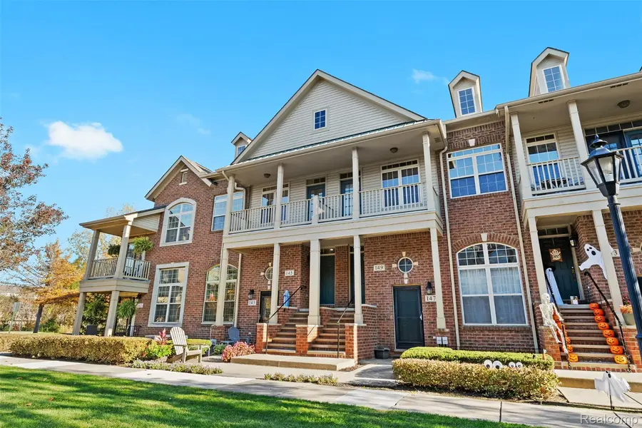 145 E Bay DR #35, Walled Lake, MI 48390