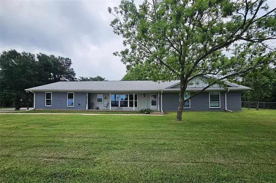 220 N Calhoun Street, Groesbeck, TX 76642