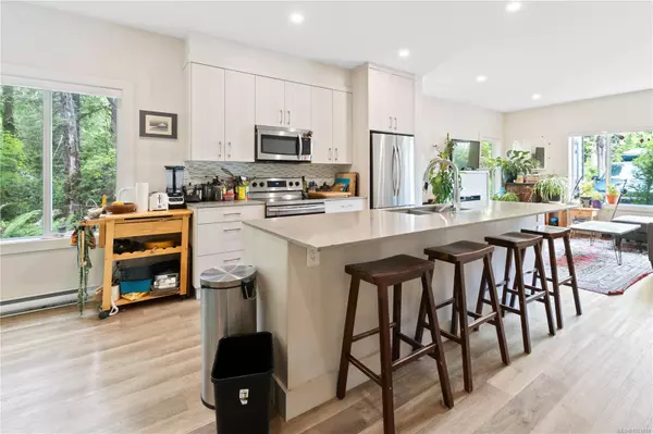 Tofino, BC V0R 2Z0,625 Hellesen Dr #19