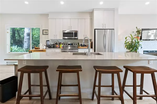 Tofino, BC V0R 2Z0,625 Hellesen Dr #19