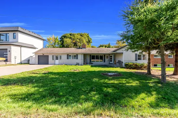 Oakville, ON L6H 1B6,76 Ridge DR