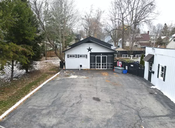 Fort Erie, ON L2A 1T7,61 Queen ST