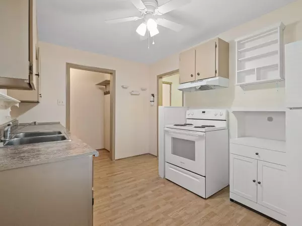 Fort Erie, ON L2A 1T7,61 Queen ST