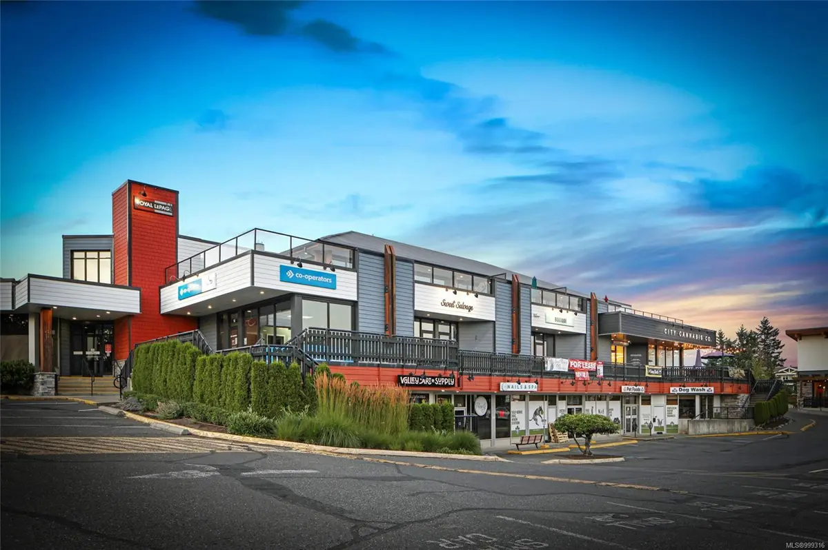 Comox, BC V9M 3M9,215 Port Augusta St #17