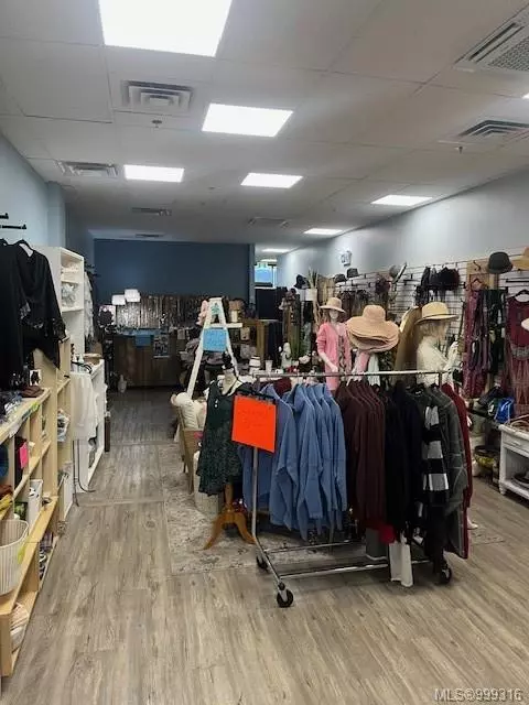 Comox, BC V9M 3M9,215 Port Augusta St #17