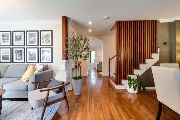 Oakville, ON L6H 6L3,2448 Capilano CRES