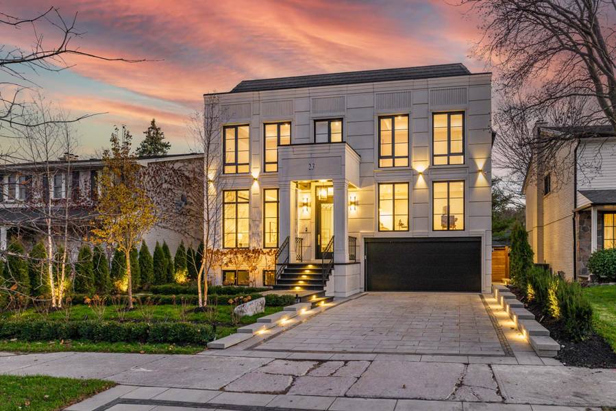 23 Didrickson DR, Toronto C12, ON M2P 1J7