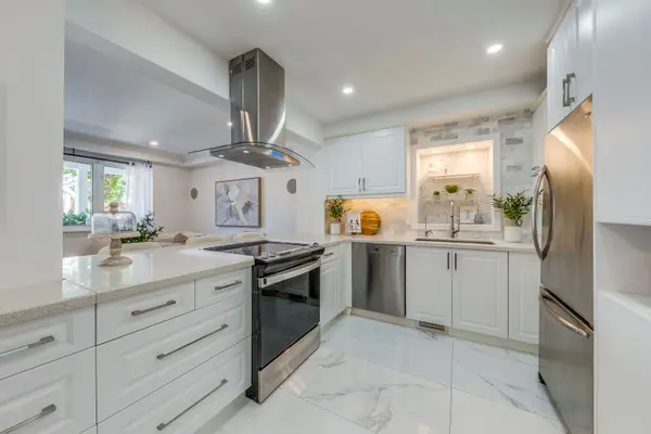 Toronto W01, ON M6S 3T2,43 South Kingsway N/A