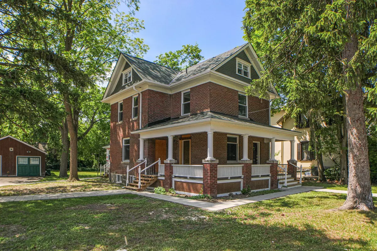 Vaughan, ON L4J 1G1,33 Centre ST #Unit B