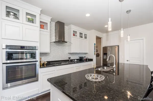 Rochester, MI 48306,124 Oakland Crest DR