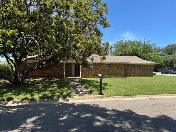 1009 Imperial Drive, Denton, TX 76209
